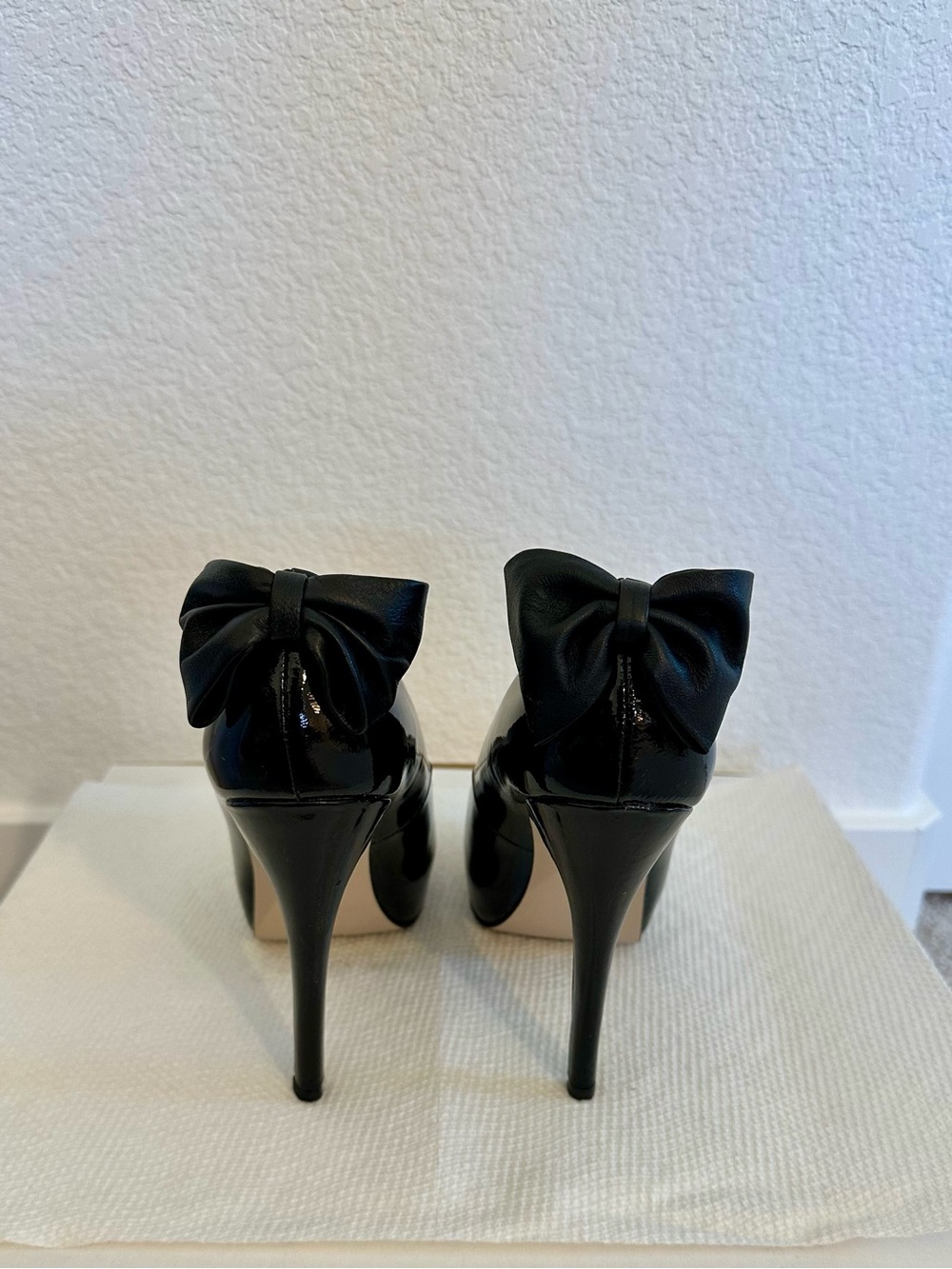 Black Bow Accent Stiletto Heels - Women's Dress Pumps